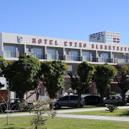 Hotel Euzko Alkartasuna Macachín Dış mekan fotoğraf