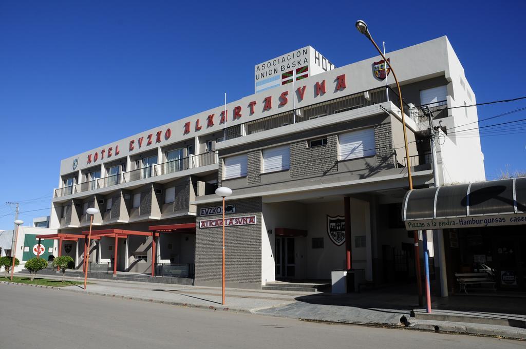 Hotel Euzko Alkartasuna Macachín Dış mekan fotoğraf